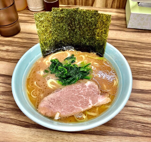 Yokohama iekei ramen—tonkotsu‑shoyu mix, flat noodles, spinach, nori sheets and soy‑marinated egg
